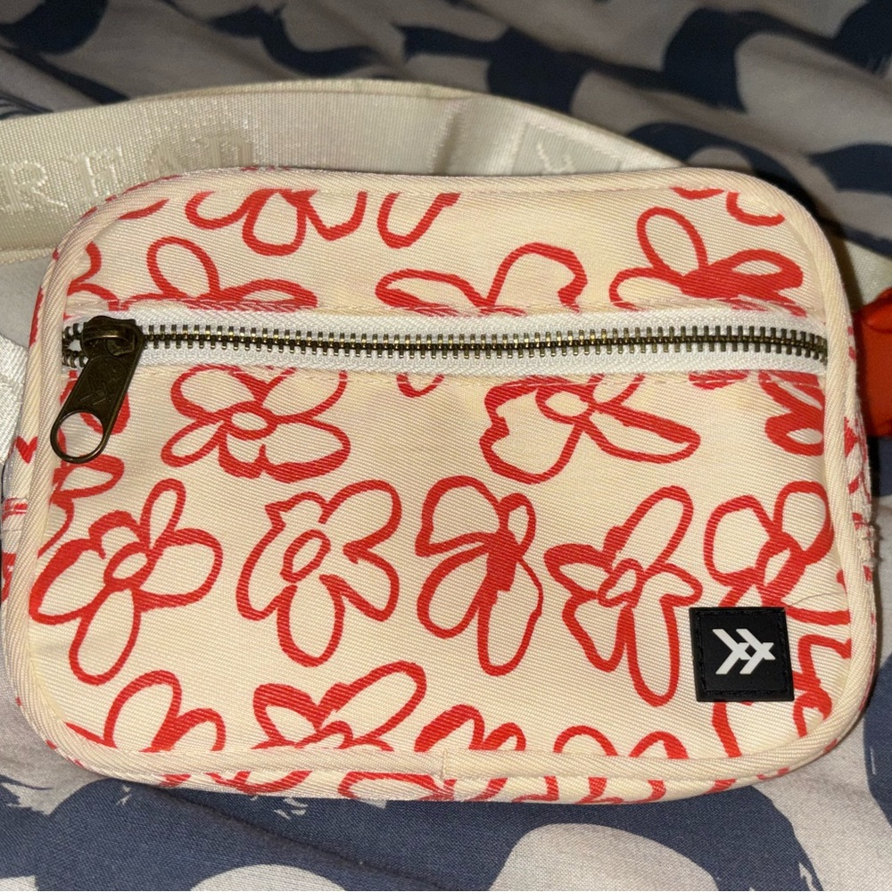 THREADS FANNY PACK